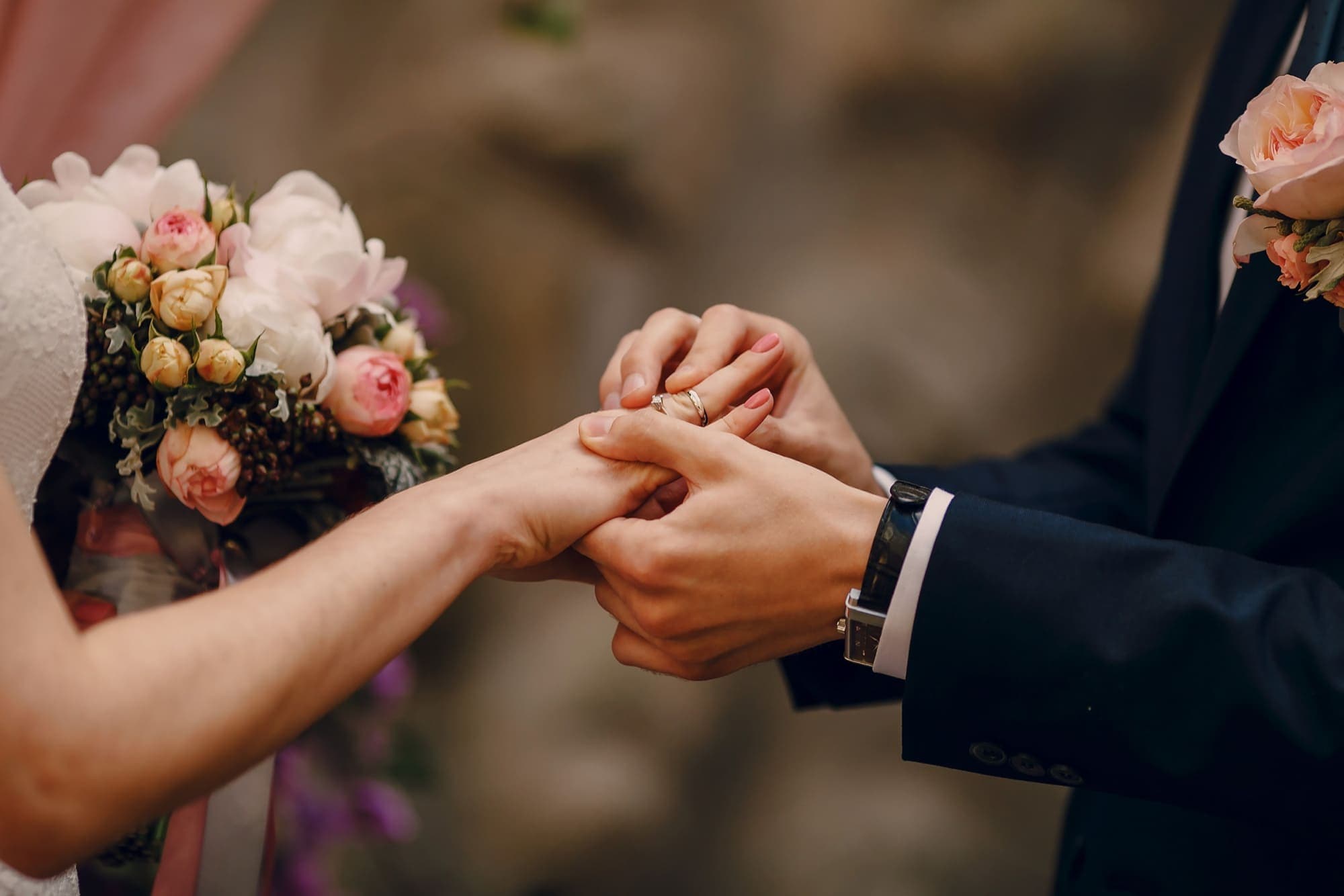 Pareja de novios en un momento especial